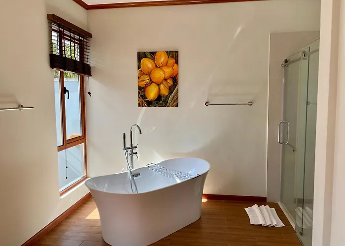 Anse Soleil Beachcomber Hotel And Self Catering Baie Lazare (Mahe)