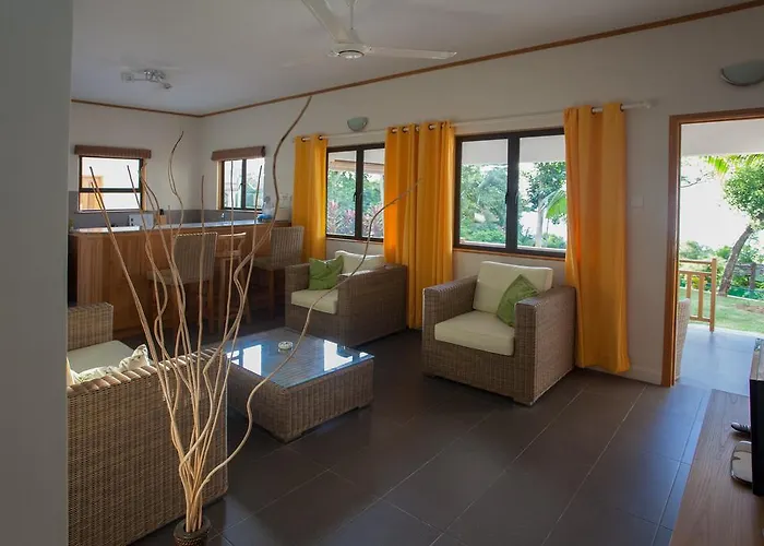Anse Soleil Beachcomber Hotel And Self Catering *
